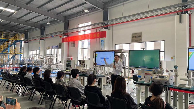 化学助剂安全使用：规范、价格与选购要点